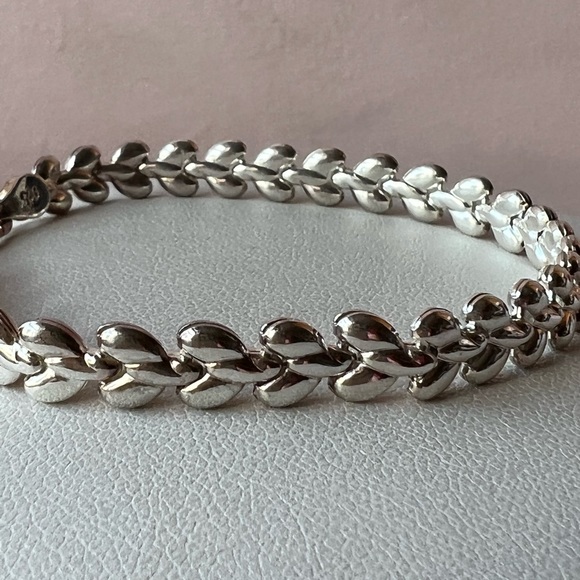 925 Sterling Silver Heart Design Bracelet - Picture 3 of 16
